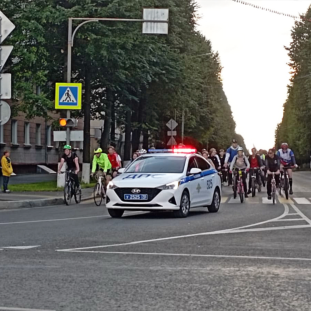 В честь Дня Государственного флага в Северске прошел велопробег |  23.08.2022 | Северск - БезФормата